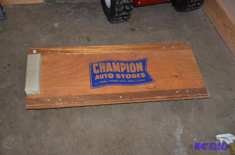 lot 211 image: Car Creeper...