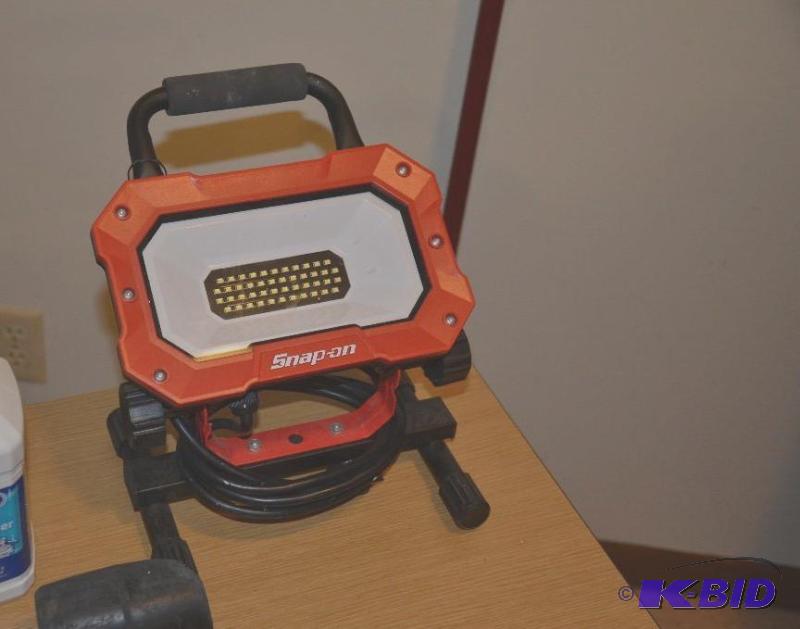 lot 212 image: LED work light- untested...