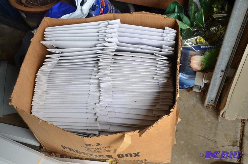lot 220 image: Prestige&nbspWhite boxes&nbspaprox 8 12 x ...