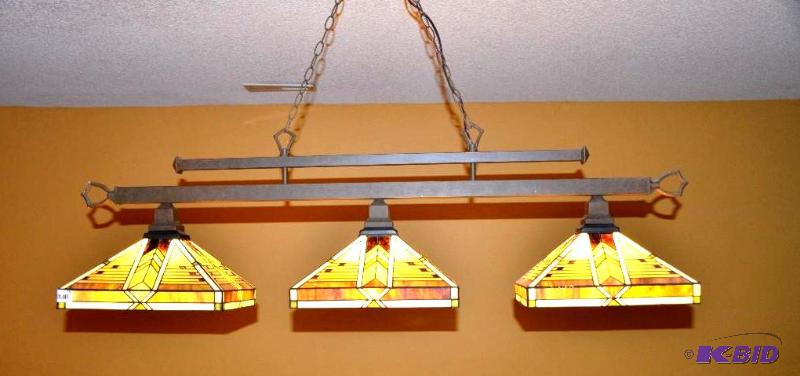 lot 26 image: Stain glass pool table or bar light fixture&n...