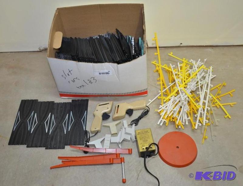 lot 36 image: Aurora Model Motoring toy slot car set includ...