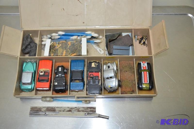 lot 42 image: Aurora AFX slot car pit case with 7 vintage s...