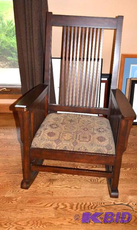 lot 47 image: Stickley&nbsplooking wood rocking chair 48 t...