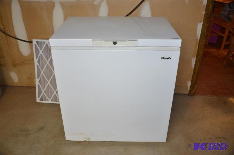 lot 56 image: Chest Freezer by WOODS&nbsp22x35x32 located ...