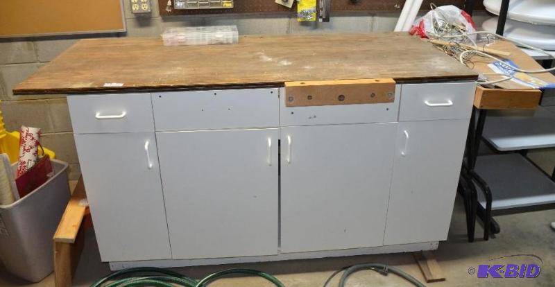 lot 80 image: Work bench with drawers approx&nbsp5-6 feet ...
