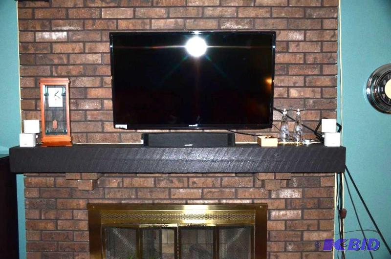 lot 81 image: 40" SAMSUNG LED SMART TV with original b...