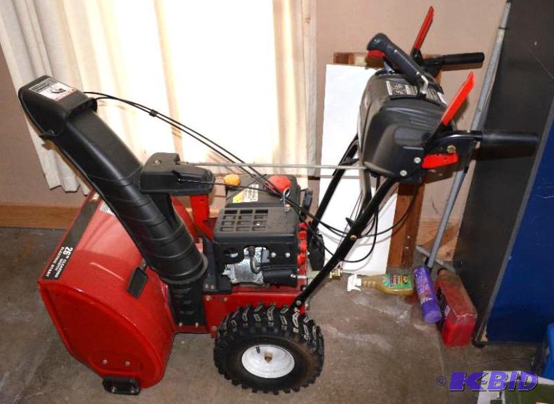 lot 9 image: 26" snow blower by craftsman with electr...