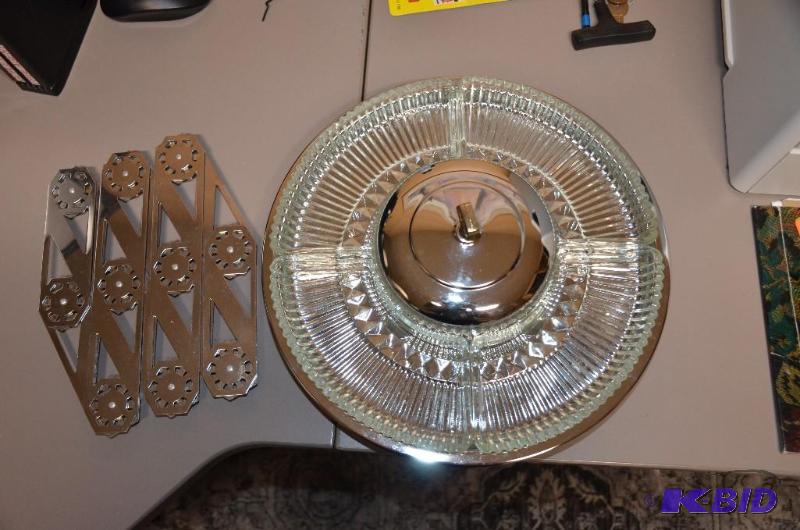lot 94 image: Lazy&nbspSusan&nbspcondiment tray &nbs...
