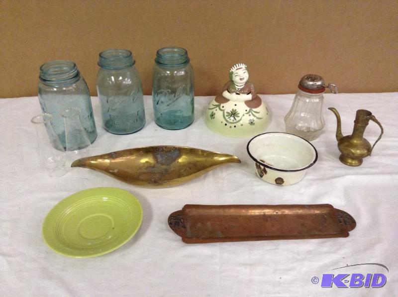 Assortment Vintage Kithenware