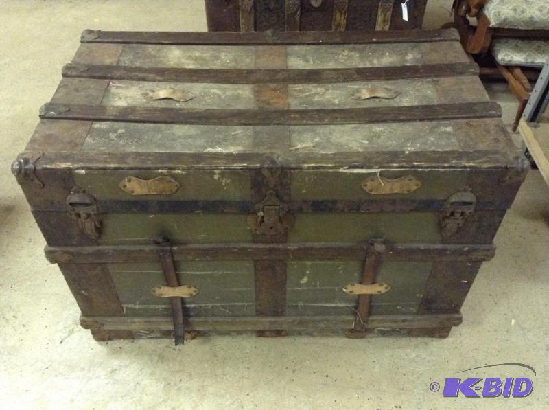 Vintage Steamer Trunk w Handles