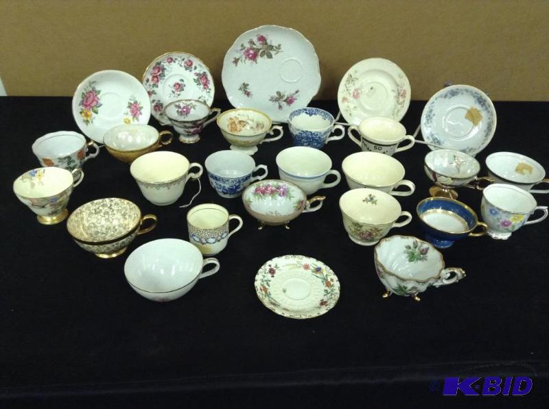 Collection Tea Cups & Saucers