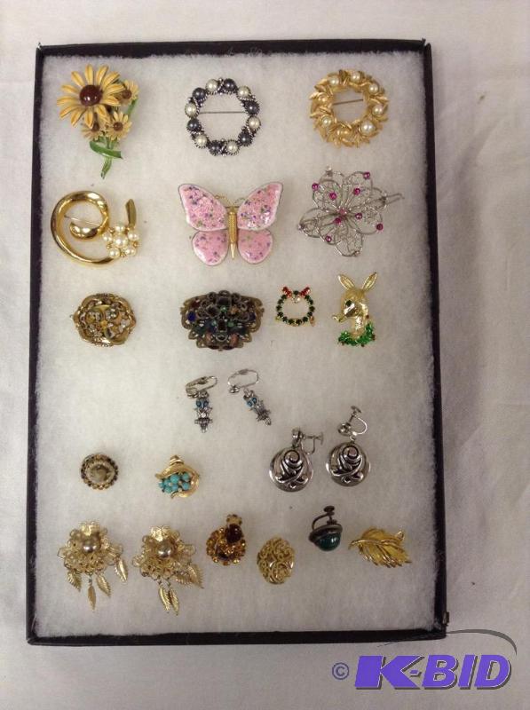 Collection Brooch Pins & Clip Earrings