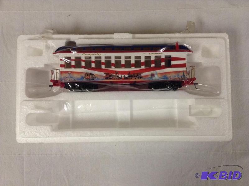 lot 131 image: Hawthorne Village Prosperity & Growth Coach Car Spirit of America Train Car - HO Scale