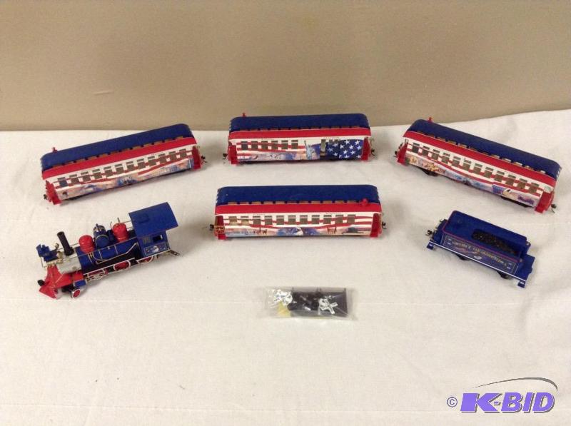 lot 134 image: Hawthorne Village Train Cars, Engine & Signs - HO Scale