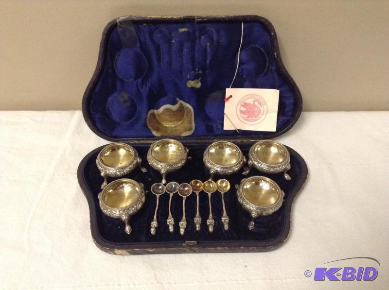 lot 33 image: Six Antique Cauldron Style Martin Hall Silverplate Salts & Spoons
