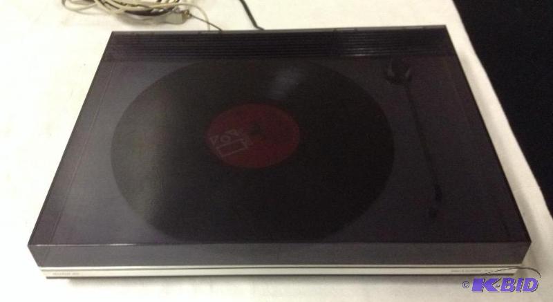 lot 39 image: Bang & Olufsen Beogram 1800 Turntable