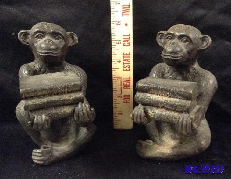 lot 46 image: Cast Iron Chimpanzee Bookends - Andrea by Sadek