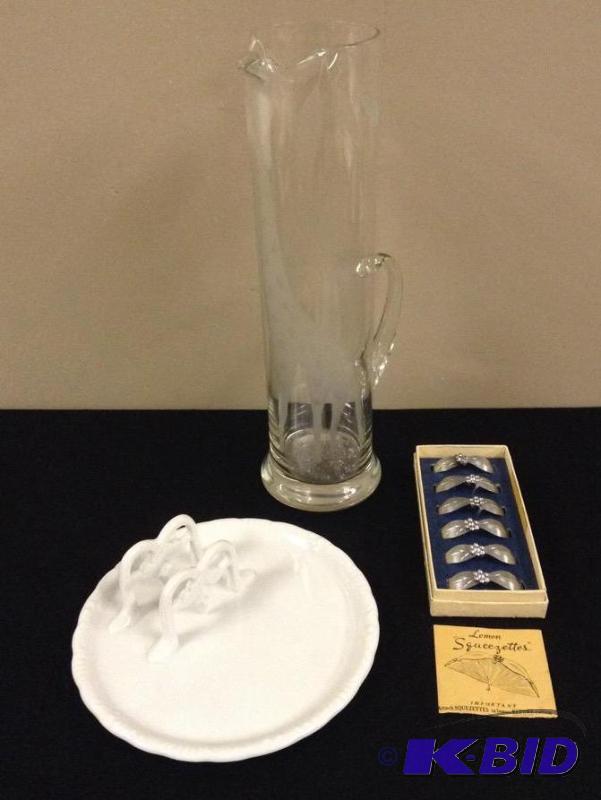 lot 49 image: Giraffe Pitcher, Toast Plate & Lemon Squeezetes