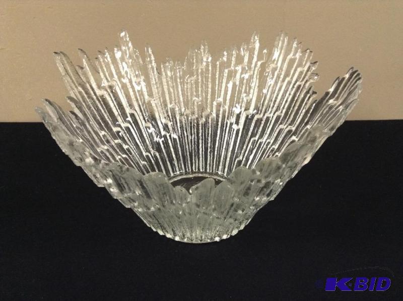 lot 59 image: Large Glass Bowl