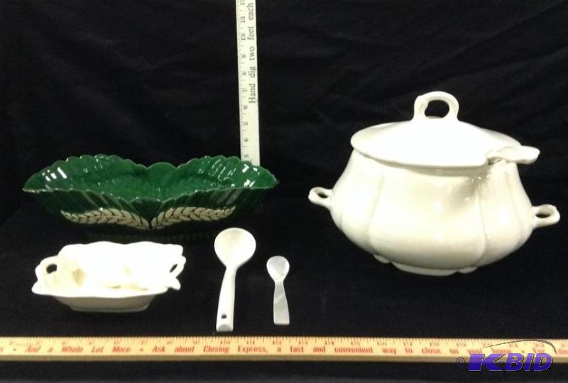 lot 71 image: Table Serving Pieces - Soup Tureen