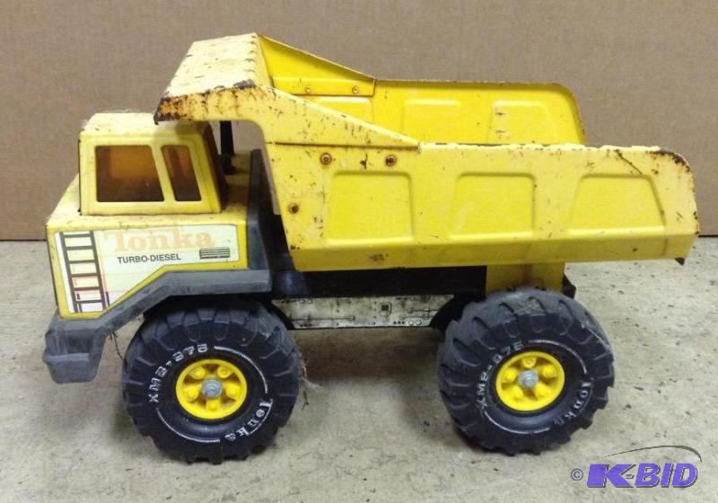 lot 95 image: Vintage Metal Tonka Dump Truck