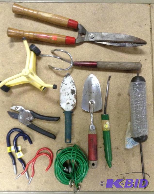 lot 99 image: Lot Outdoor Implements
