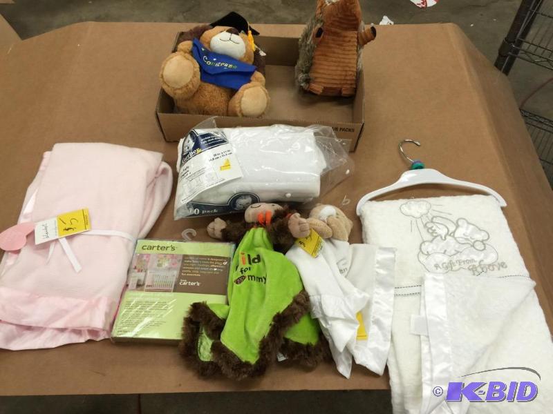 lot 11 image: 8 Baby items
