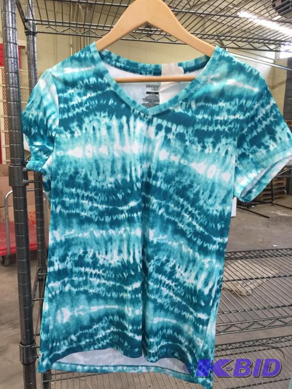 lot 19 image: Danskin Now Womens T-shirt