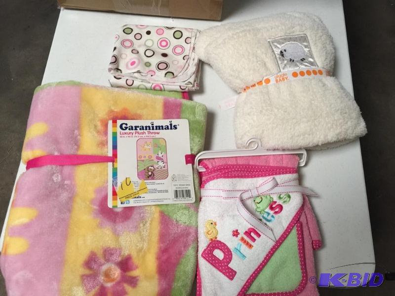 lot 38 image: Four pieces for baby.