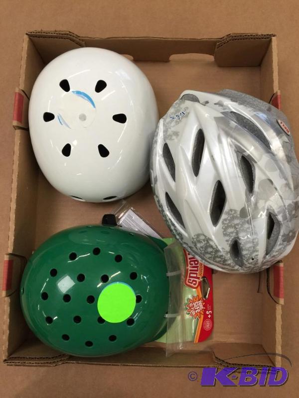 lot 4 image: Three bicycle helmets