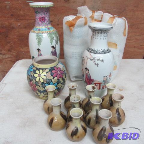 lot 10 image: Oriental Vases