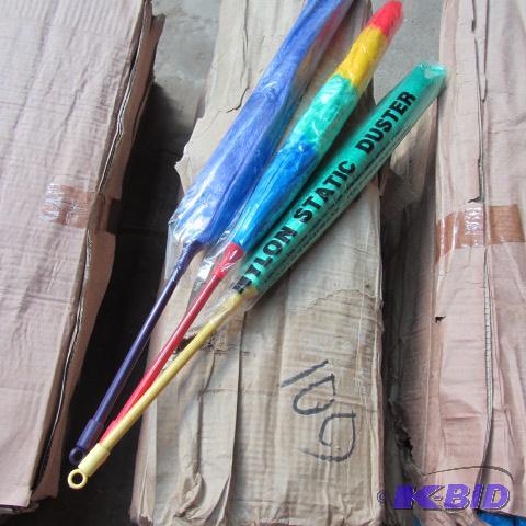 lot 100 image: Nylon Static Dusters