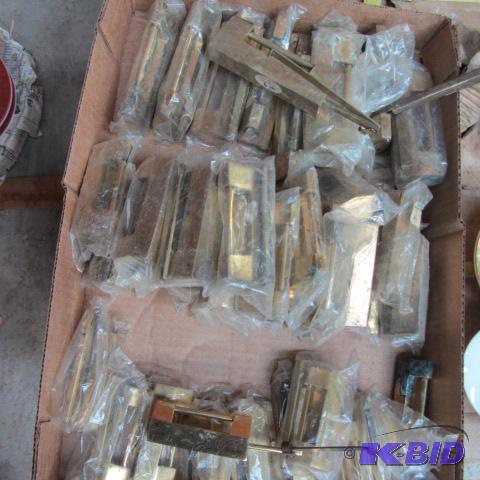 lot 106 image: Brass Passage Locks