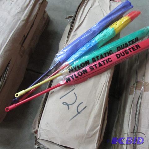 lot 124 image: Nylon Static Dusters