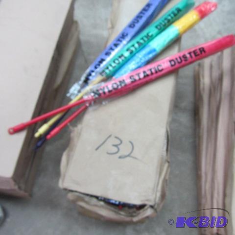 lot 132 image: Nylon Static Dusters