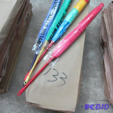 lot 133 image: Nylon Static Dusters