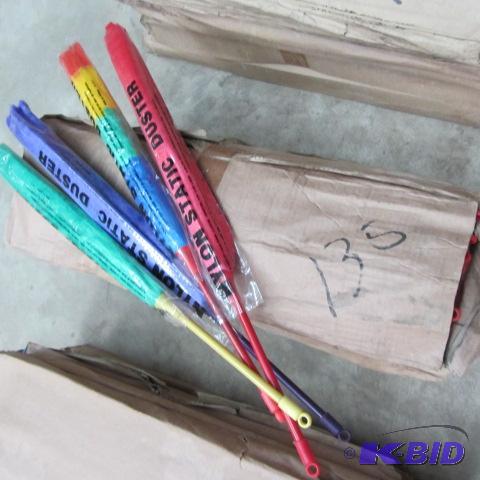 lot 135 image: Nylon Static Dusters