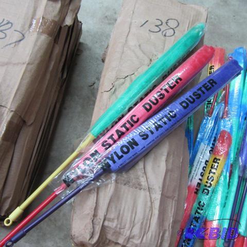 lot 138 image: Nylon Static Dusters