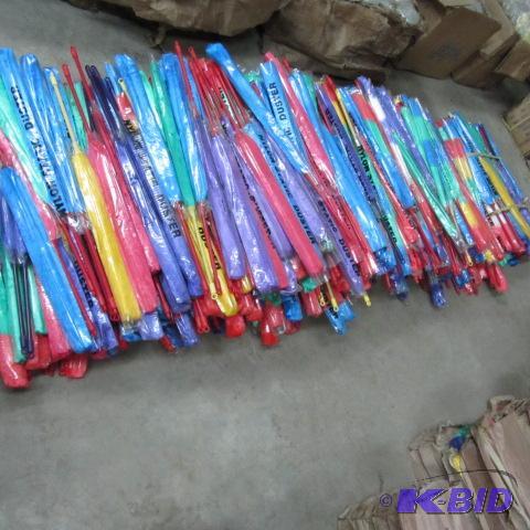 lot 139 image: Nylon Static Dusters
