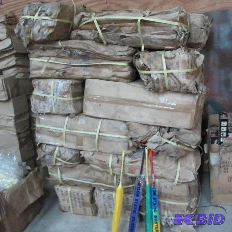 lot 140 image: Nylon Static Dusters