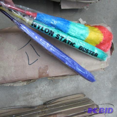 lot 17 image: Nylon Static Dusters