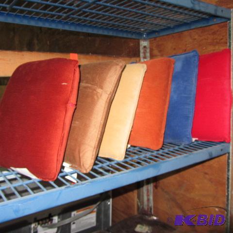 lot 171 image: Throw Pillows