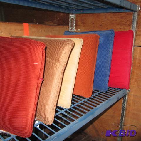 lot 186 image: Throw Pillows