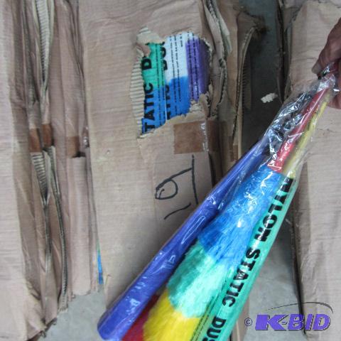 lot 19 image: Nylon Static Dusters