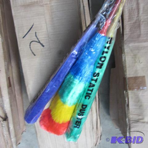 lot 21 image: Nylon Static Dusters