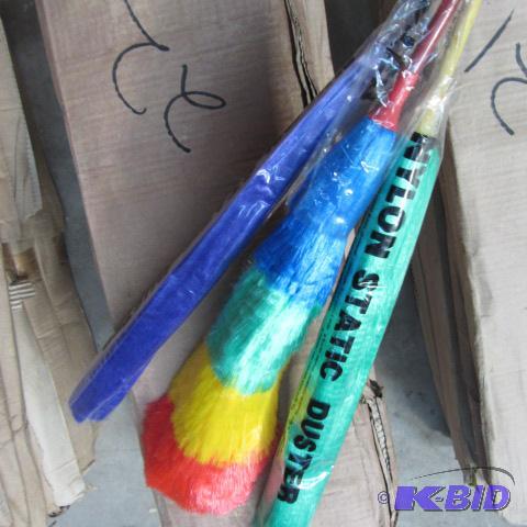 lot 22 image: Nylon Static Dusters