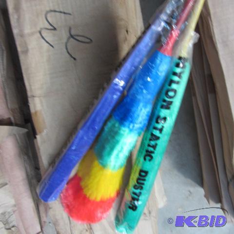 lot 23 image: Nylon Static Dusters
