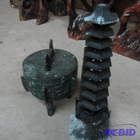 lot 552 image: Bronze Covered Pot, Tower