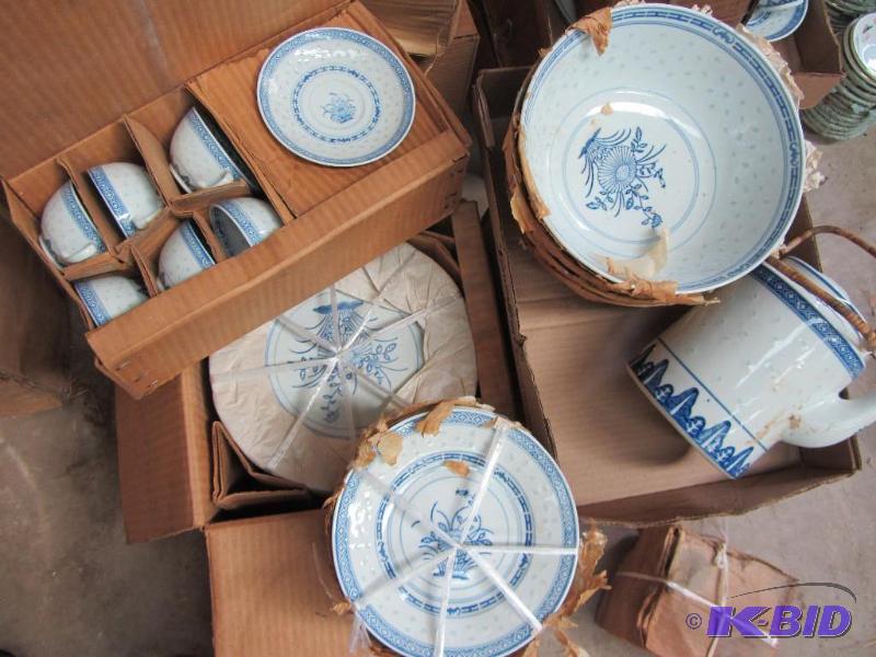 lot 64 image: New Dinner Sets