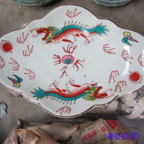 lot 78 image: Dragon Design Dishes
